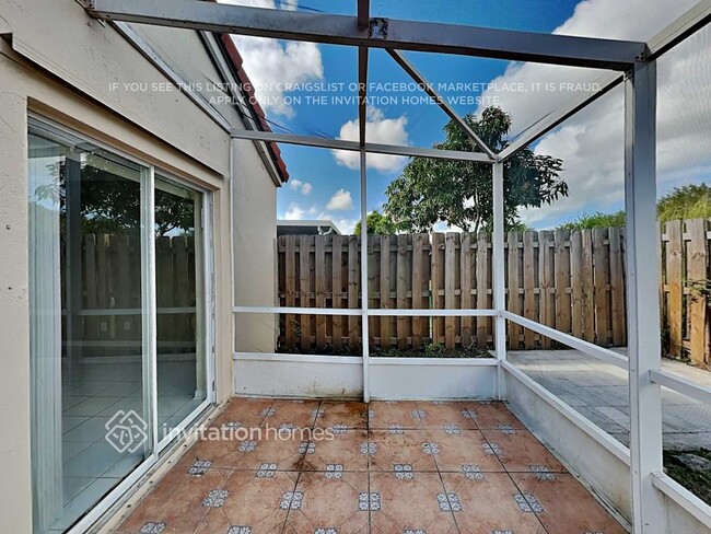 Building Photo - 16940 SW 142nd Pl