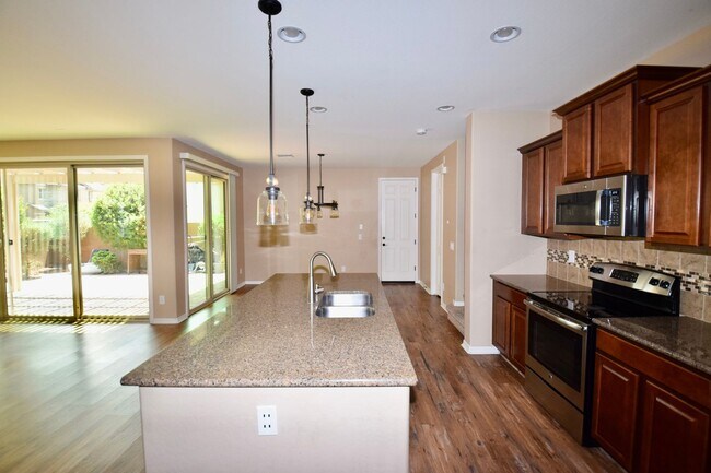 Building Photo - Beautiful 3 bedroom with a loft in Cooley Station!