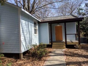 Building Photo - Chamberlain Cottage