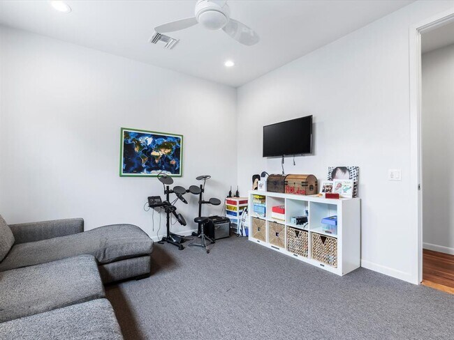 Building Photo - 1703 Dexter St