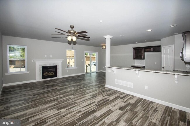 Building Photo - 515 Elm St