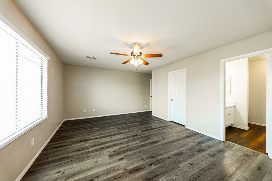 Building Photo - 8613 W Cordes Rd