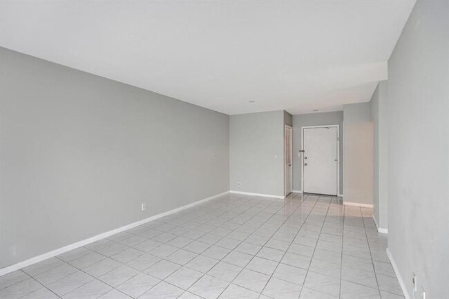 Building Photo - 200 S Birch Rd