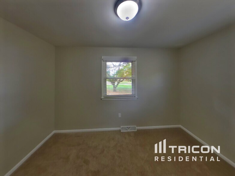 Building Photo - 402 Vixen Pl