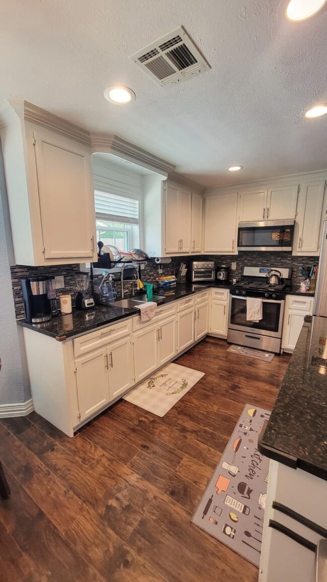 Building Photo - 11110 Sageheather Dr