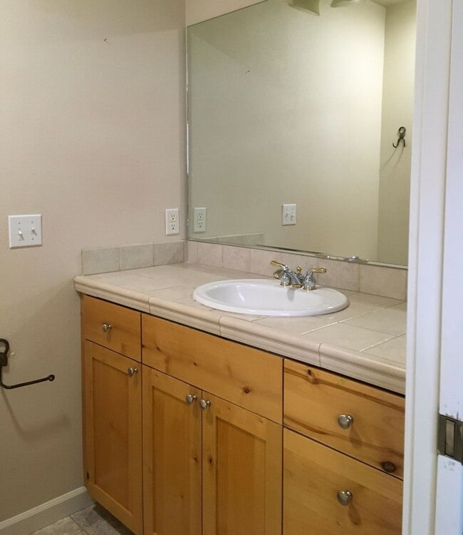 Building Photo - 1761