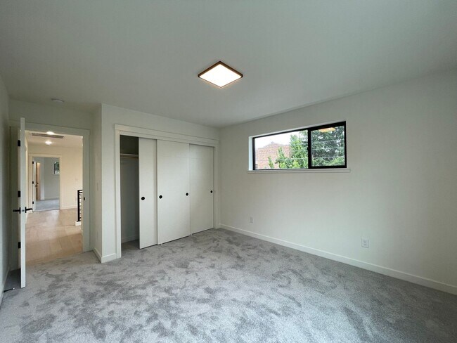 Building Photo - 4Bd/2.5Ba Corner Home in Desireable Portsmouth Neighborhood ~ Newly Built, Quartz Countertops, Si...