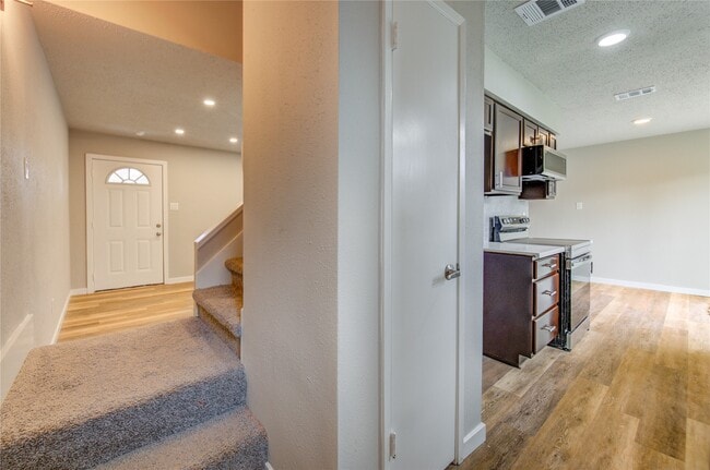 Building Photo - 7411 Trabajo Dr