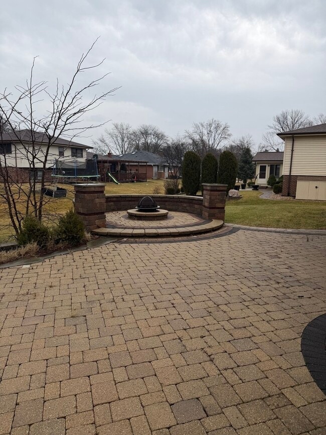 Building Photo - 1814 Holly Ave