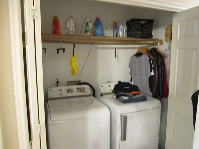 Building Photo - 2 E White Willow Cir