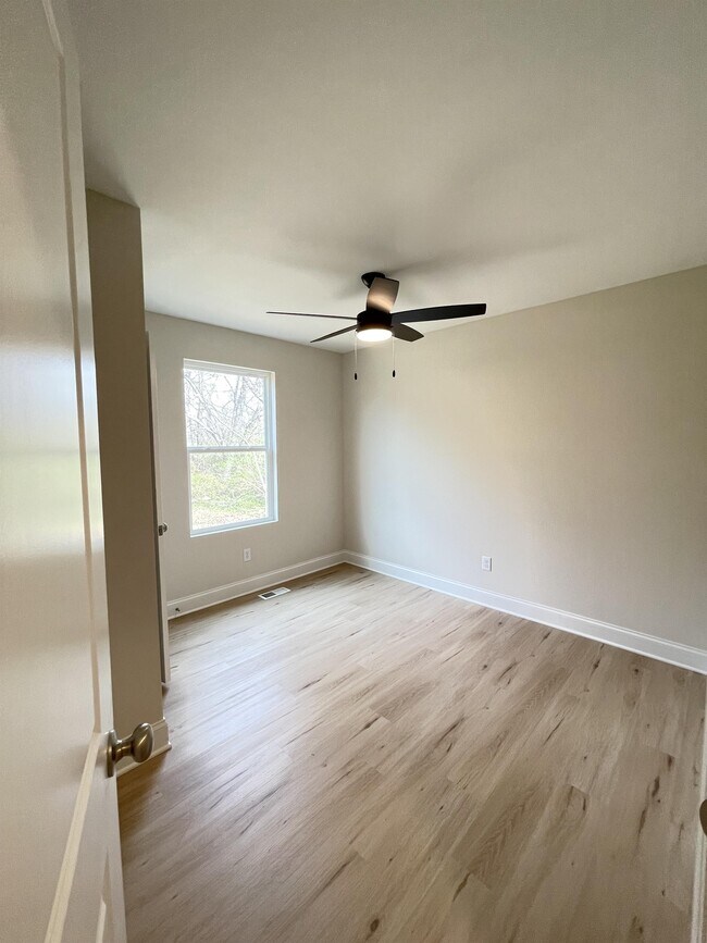 Building Photo - 322 W 41st St