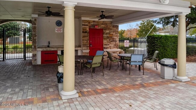 Building Photo - 411 Walnut Dr