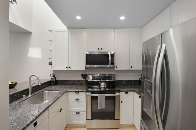 Building Photo - 3054 Rue D’Orleans