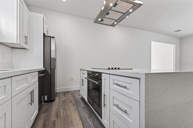 Building Photo - 511 Sweetwater Dr