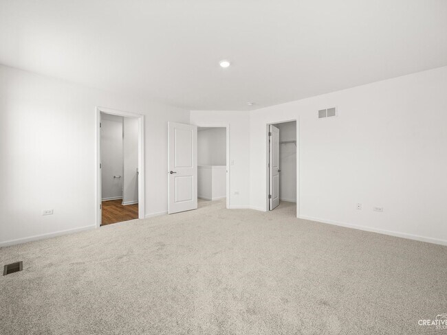 Building Photo - 385 Danforth Dr