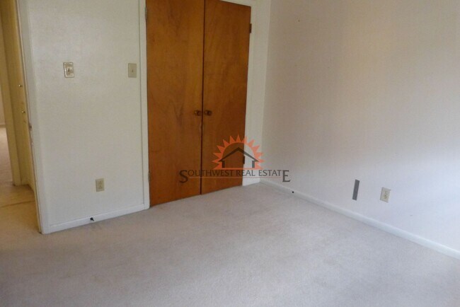 Building Photo - 2 Bedroom 1 Bath Apartment