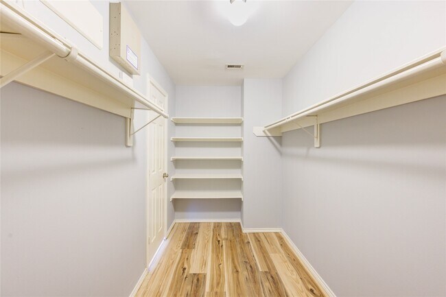 Building Photo - 2115 Sherbrook Park Ln