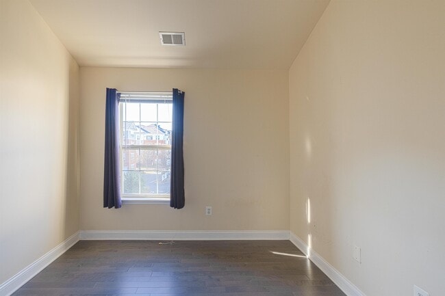 Building Photo - 904 Crestfield Dr