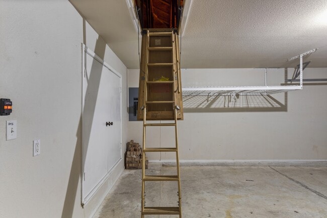 Building Photo - 3212 Oriental Ave