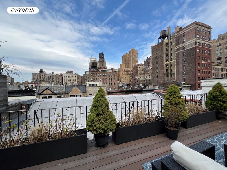 Building Photo - 38 W 69th St