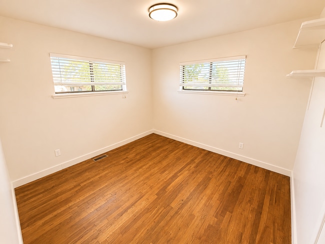 Building Photo - Updated 5 bedroom home is ready for you!