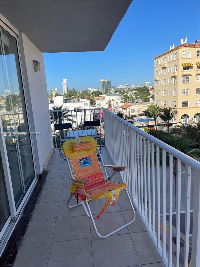 Building Photo - 1255 Collins Ave