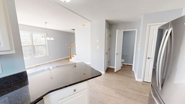 Building Photo - Spacious home near Fort Bragg, Schools, & Shopping!