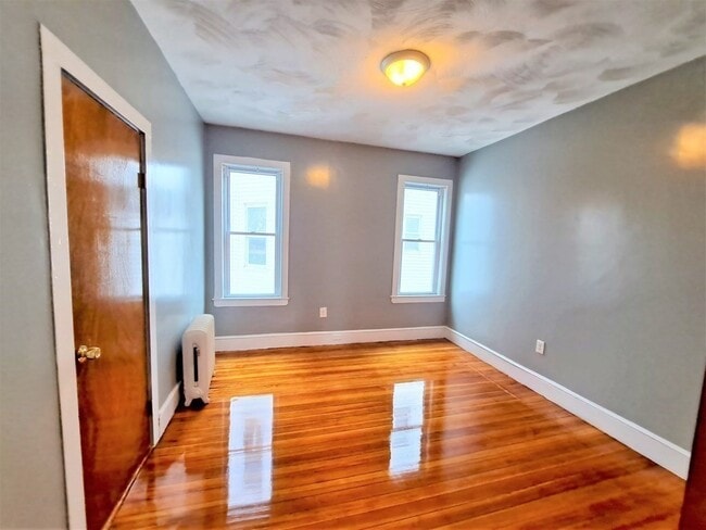 Building Photo - 263 Talbot Ave
