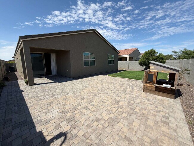 Building Photo - 7214 E Gamebird Way