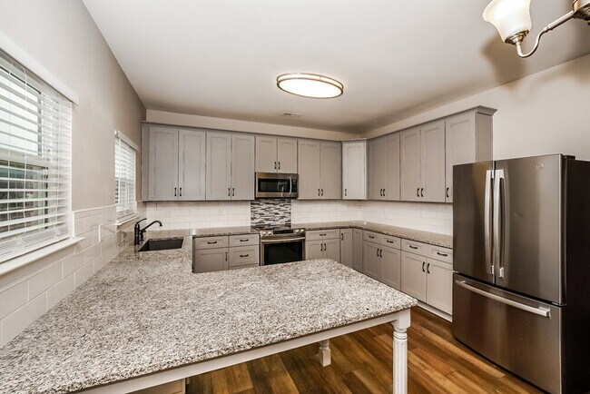 Building Photo - 255 Flanders Dr