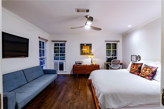 Building Photo - 4006 N Stratford Rd NE