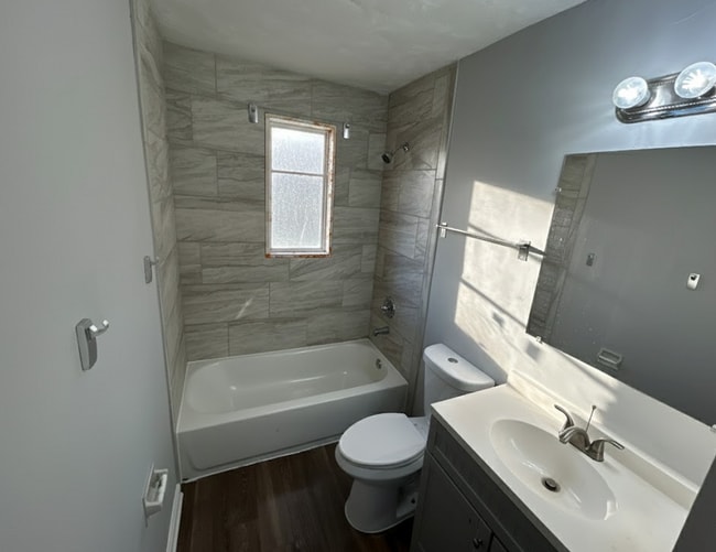 Building Photo - 1741 Hood St