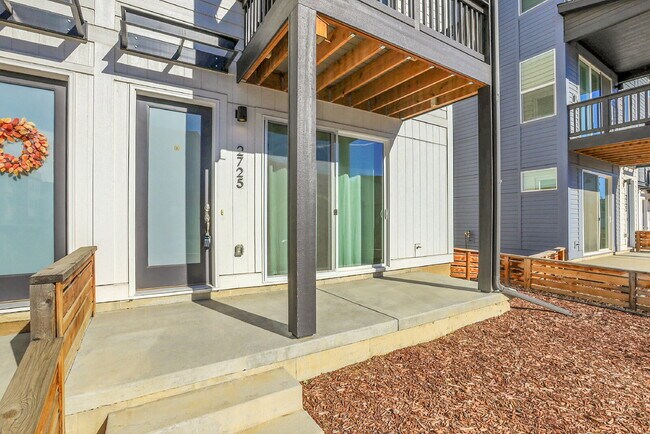 Building Photo - $2,500 - 2 Bed, 2 Full Bath Townhome In Broomfield with Central AC and In Unit Laundry!