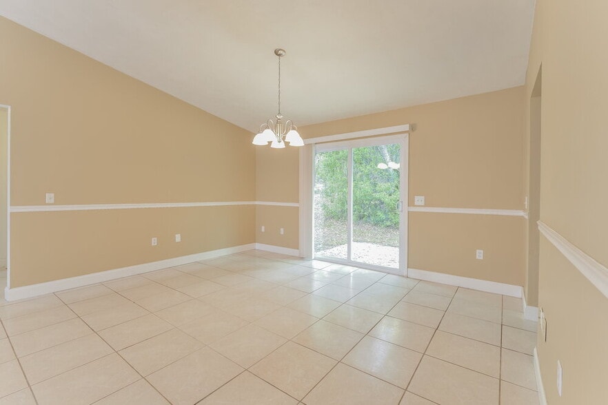 Building Photo - 1819 E Glancy Dr