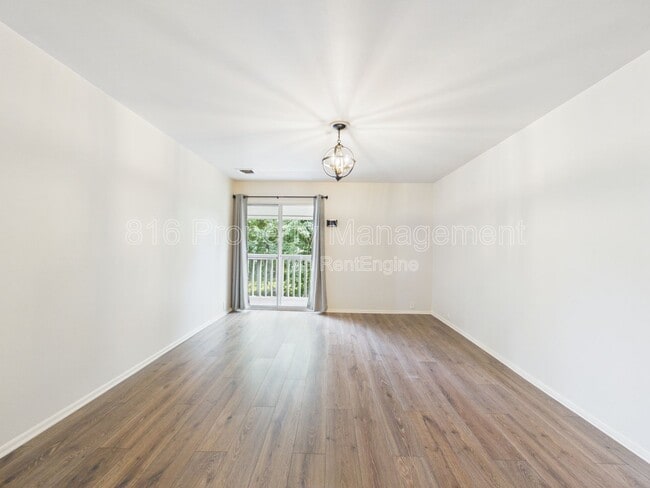 Building Photo - 439 W 104th St
