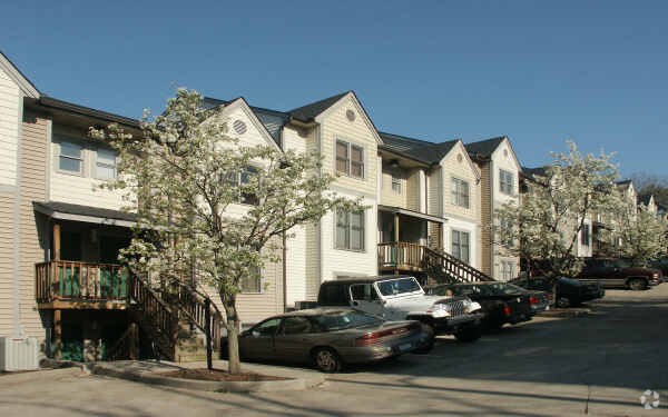 Building Photo - Deerfield Townhomes