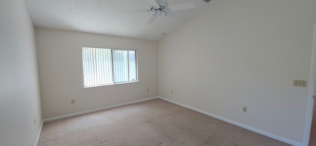Building Photo - 3 Bed, 2 Bath, 2 Car garage.