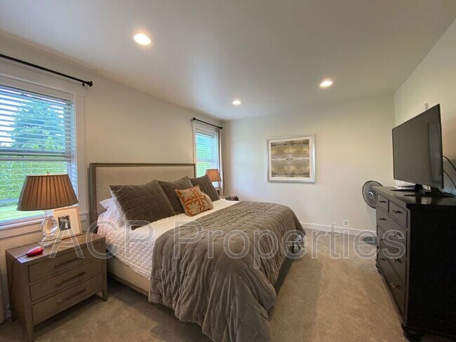 Building Photo - 1285 Salix Ln