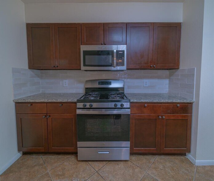 Building Photo - 5511 Darby Square Trl