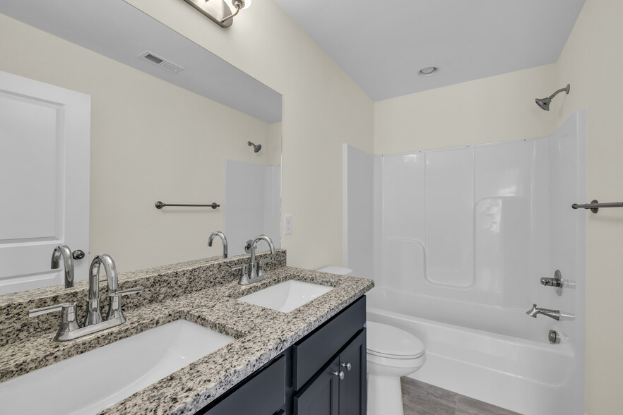 Building Photo - 5550 Stream Ln