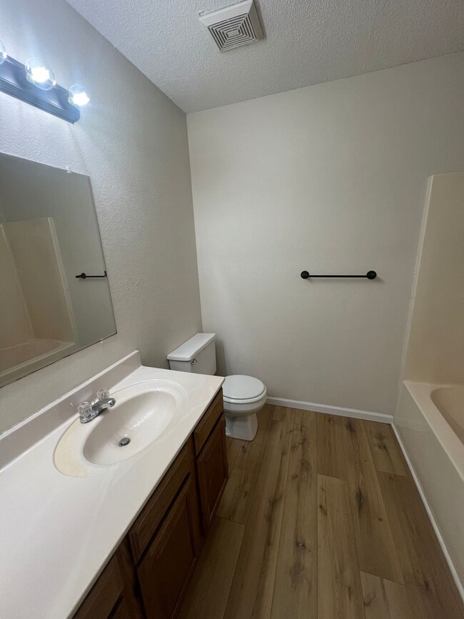 Building Photo - 2511-2511 Carnation Dr