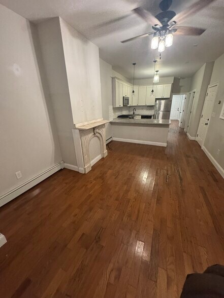 Building Photo - 12 Chelsea St