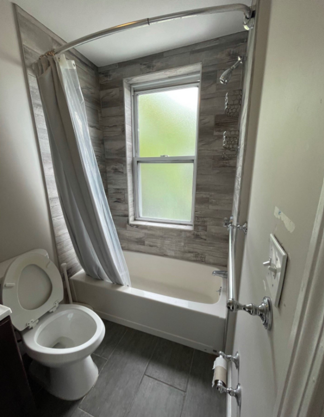 Building Photo - Beautiful 4 Bed Unit Right In East Boston