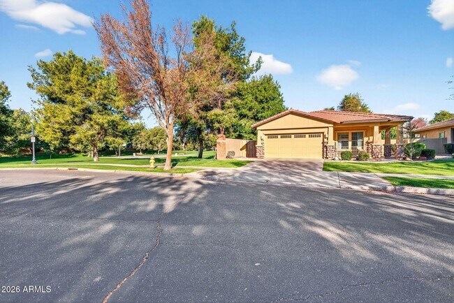 Building Photo - 4212 E Washington Ct