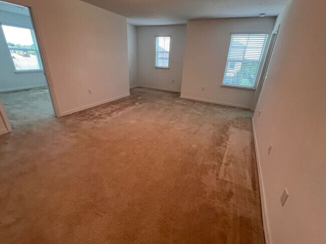 Building Photo - Spacious 4 bedroom, 2.5 bathroom house, no rear neighbors