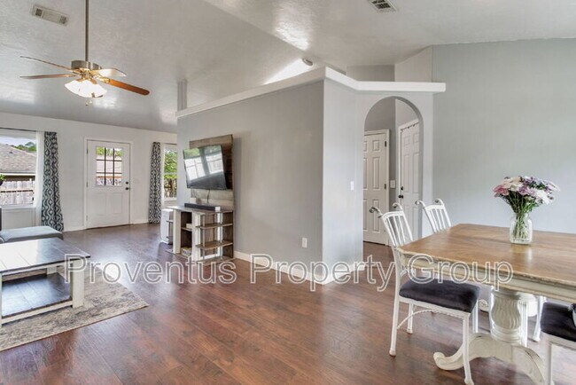 Building Photo - 3661 London Rd