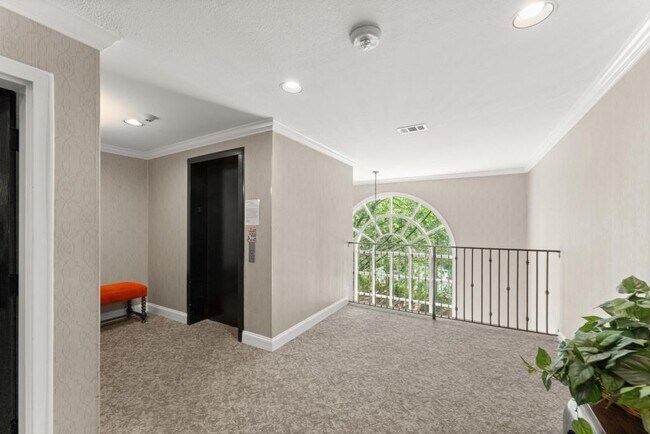Building Photo - 25312 Plantation Dr NE