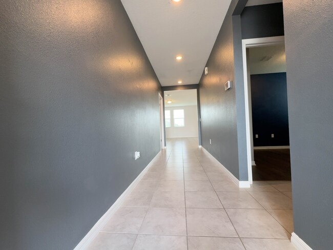 Building Photo - 512 Mckenna Dr