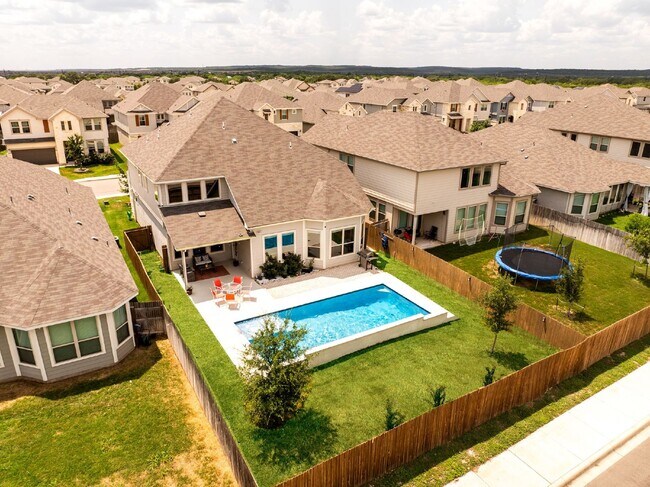 Building Photo - Rental Home w/ a POOL!!!