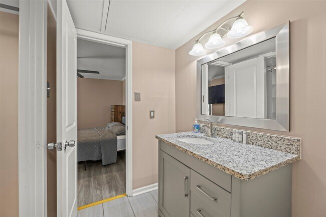 Building Photo - 2750 Holly Hall St